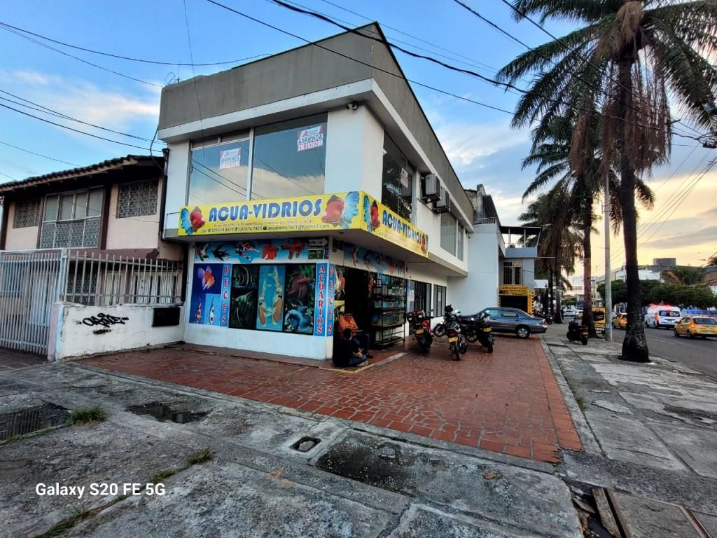 Local en arriendo Valle Del Cauca Cali Alameda 130 m2 Habitaciones 0 Baños 2 Garajes 0 Precio $3800000