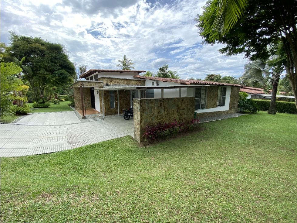Casa Campestre en arriendo Quindío Armenia Armenia 300 m2 Habitaciones 3 Baños 5 Garajes 7 Precio $8000000