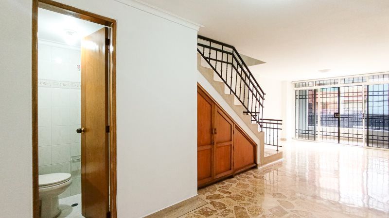 Apartamento en arriendo Antioquia Medellín Urbanizacion Los Laureles 76 m2 Habitaciones 2 Baños 2 Garajes 1 Precio $2700000