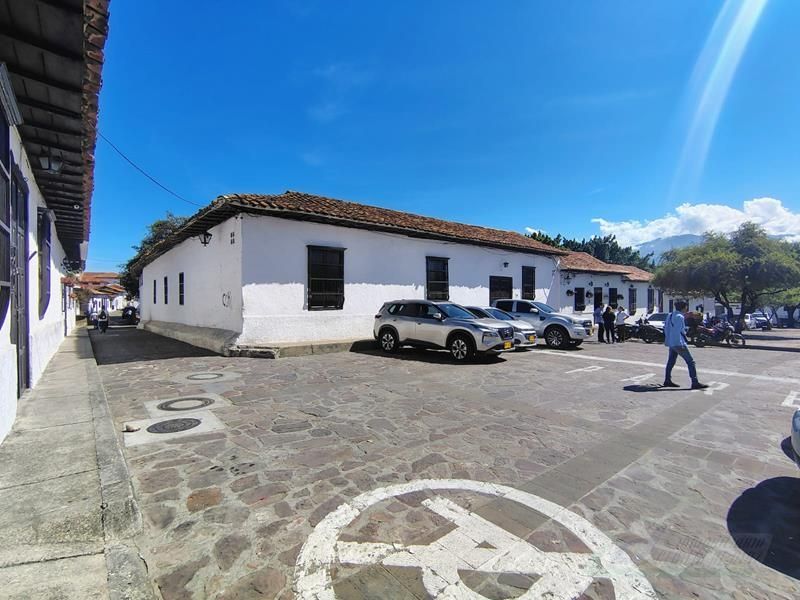 Casa en venta Santander Girón Casco Antiguo 740 m2 Habitaciones 8 Baños 2 Garajes 1 Precio $3290000000