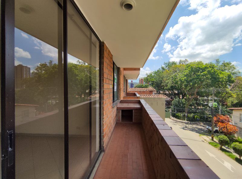 Apartamento en arriendo Antioquia Medellín Los Alpes 92 m2 Habitaciones 3 Baños 2 Garajes 1 Precio $2800000