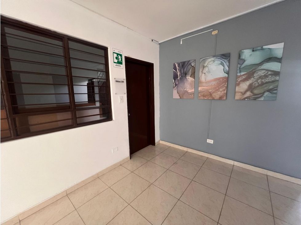 Oficina en arriendo Valle Del Cauca Cali Tequendama 15 m2 Habitaciones 0 Baños 1 Garajes 0 Precio $750000