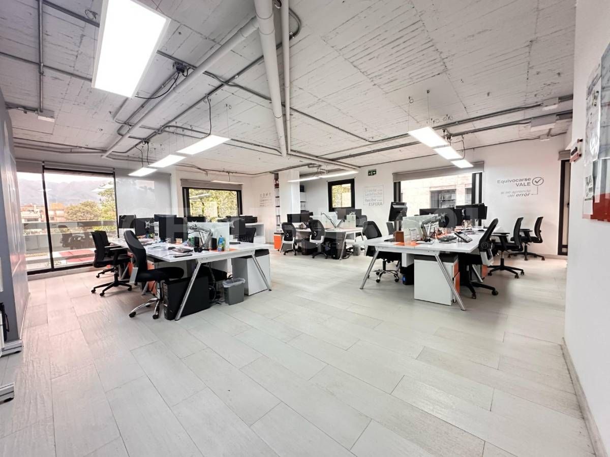 Oficina en venta Cundinamarca Bogotá San Patricio 212 m2 Habitaciones 0 Baños 0 Garajes 4 Precio $2200000000