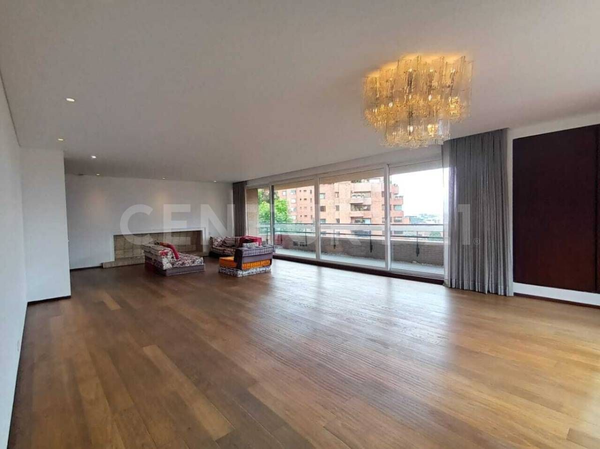 Apartamento en arriendo Cundinamarca Bogotá Los Rosales 318 m2 Habitaciones 3 Baños 4 Garajes 4 Precio $28400000