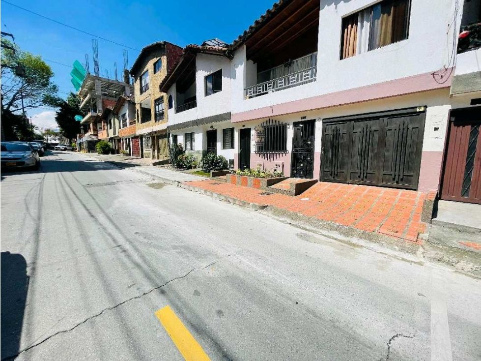 Casa en arriendo Antioquia Envigado Las Casitas 150 m2 Habitaciones 4 Baños 2 Garajes 1 Precio $3500000