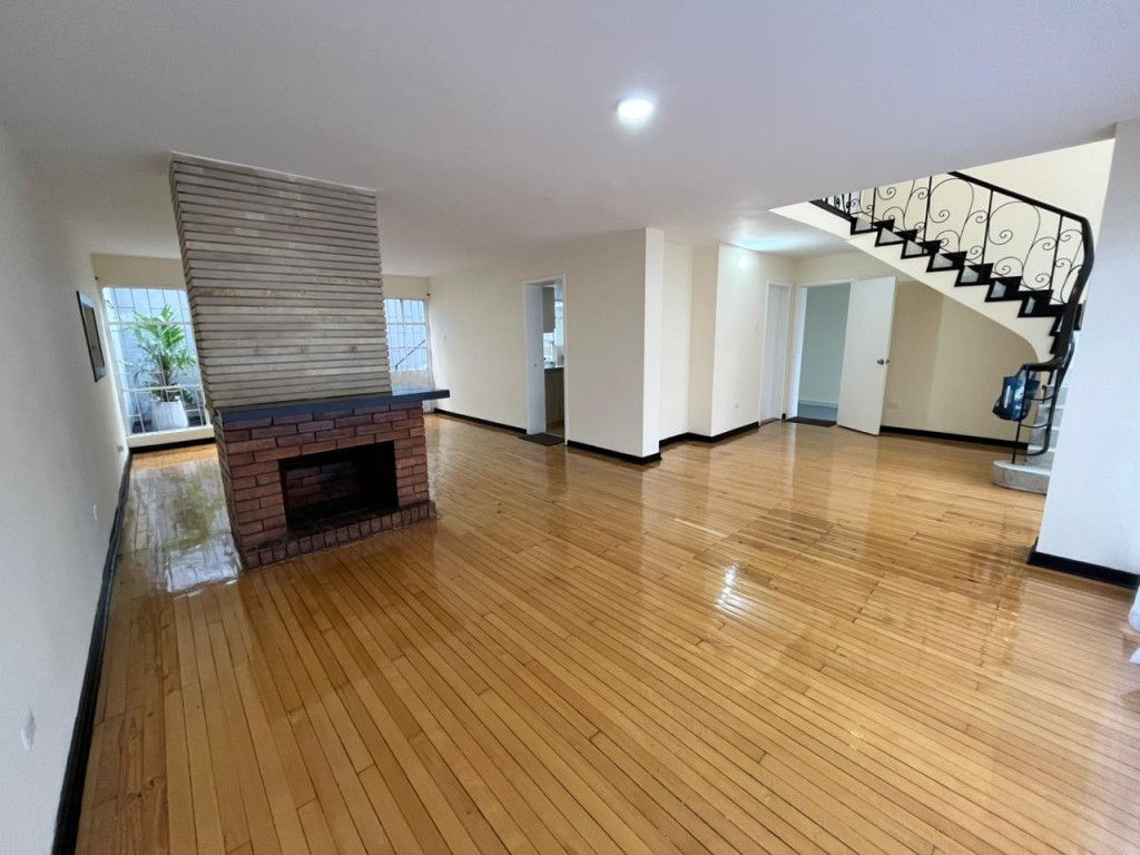 Oficina en arriendo Cundinamarca Bogotá San Luis 292 m2 Habitaciones 0 Baños 4 Garajes 2 Precio $7700000