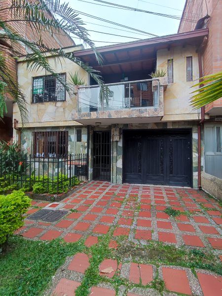 Casa en arriendo Antioquia Medellín Urbanizacion Barcelona 90 m2 Habitaciones 4 Baños 2 Garajes 1 Precio $2700000
