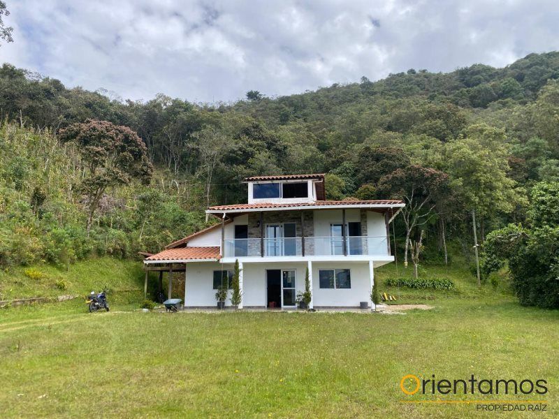 Finca en arriendo Antioquia Guarne Centro 4600 m2 Habitaciones 3 Baños 3 Garajes 1 Precio $4800000