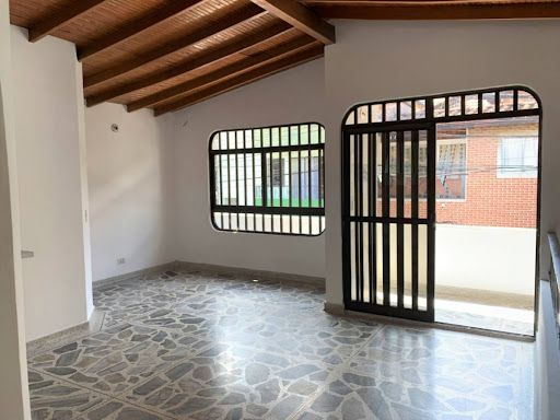 Casa en arriendo Antioquia Medellín La Gloria 150 m2 Habitaciones 4 Baños 2 Garajes 0 Precio $2400000