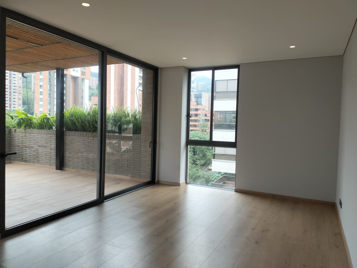 Apartamento en arriendo Antioquia Medellín Castropol 174 m2 Habitaciones 3 Baños 4 Garajes 2 Precio $18200000