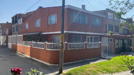 Casa en venta Cundinamarca Bogotá San José 240 m2 Habitaciones 5 Baños 3 Garajes 4 Precio $700000000