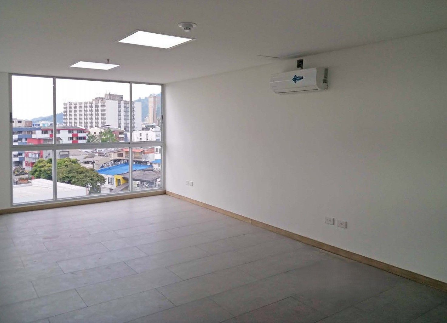 Oficina en arriendo Risaralda Pereira San Jose Sur 37 m2 Habitaciones 0 Baños 1 Garajes 1 Precio $2950000
