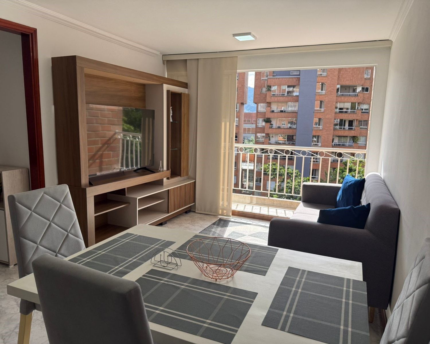 Apartamento en arriendo Antioquia Medellín El Diamante 72 m2 Habitaciones 3 Baños 2 Garajes 2 Precio $5000000