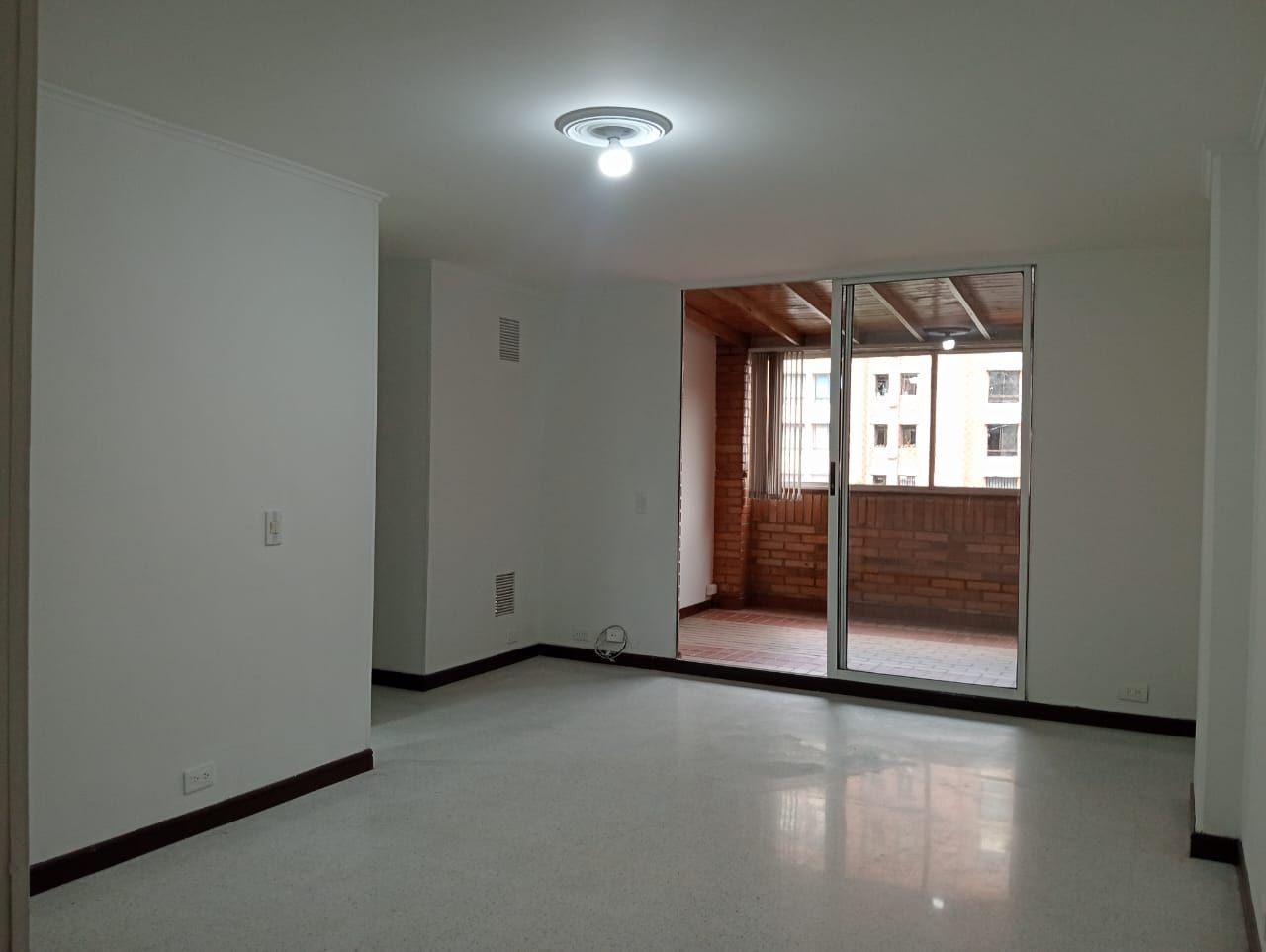 Apartamento en arriendo Antioquia Medellín Los Conquistadores 70 m2 Habitaciones 2 Baños 2 Garajes 1 Precio $3250000