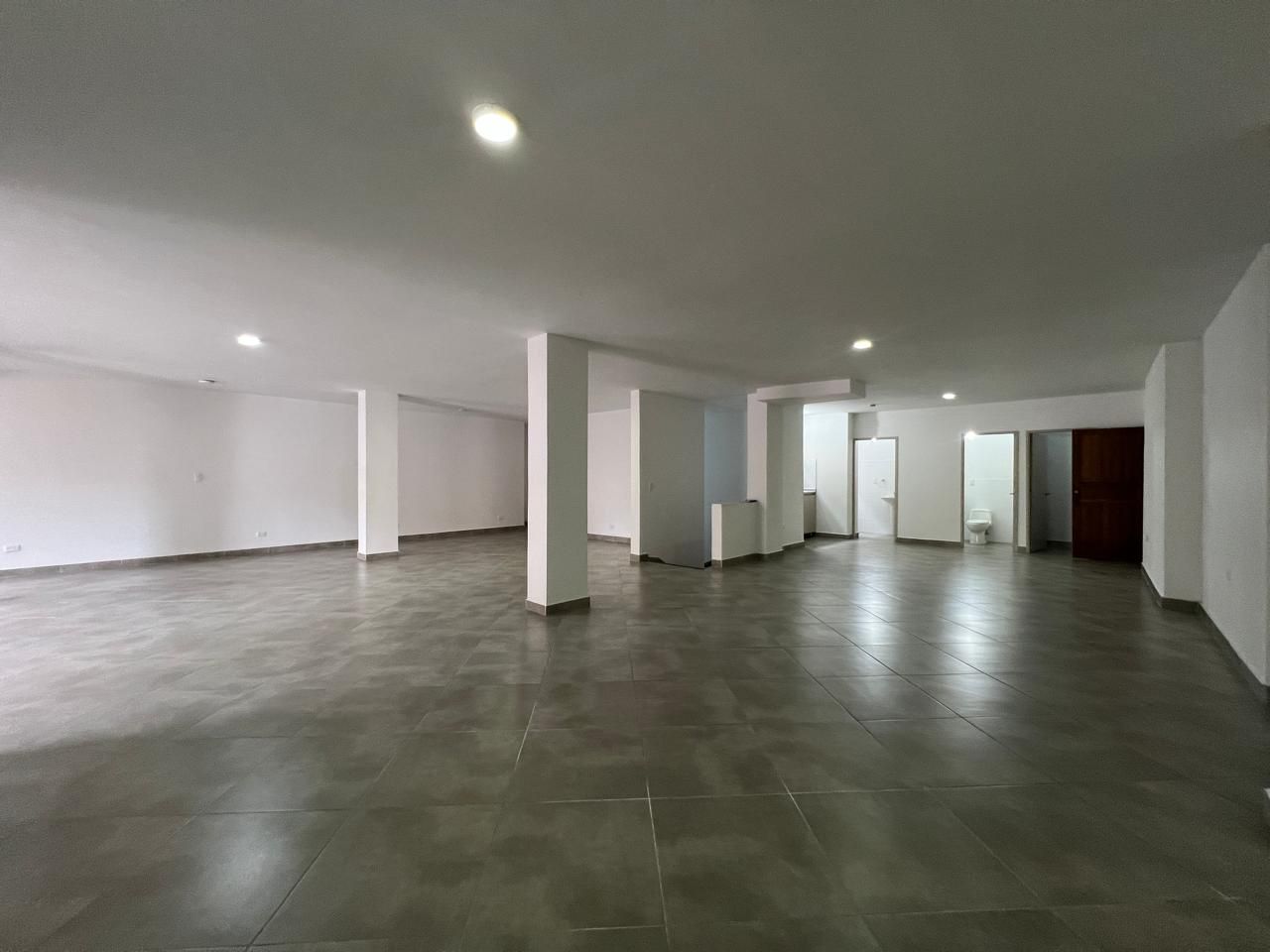 Local en arriendo Antioquia Envigado El Dorado 180 m2 Habitaciones 0 Baños 2 Garajes 0 Precio $5000000