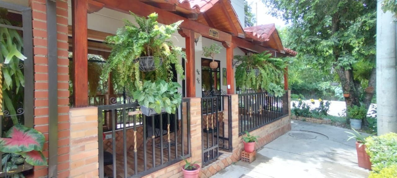 Casa en venta Santander Girón Castilla Real I 100 m2 Habitaciones 4 Baños 2 Garajes 1 Precio $365000000