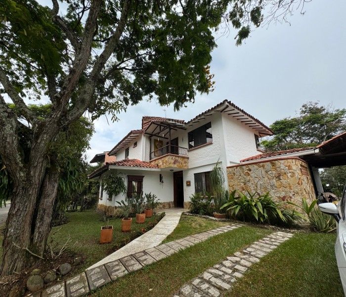 Casa en venta Valle Del Cauca Cali Nn 229 m2 Habitaciones 3 Baños 5 Garajes 5 Precio $1430000000