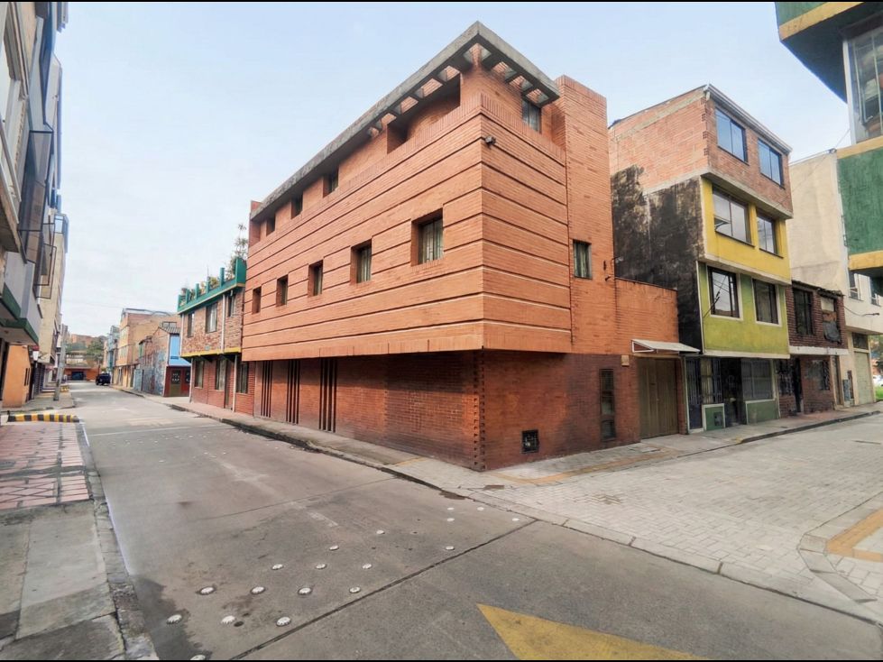 Apartaestudio en arriendo o venta Cundinamarca Bogotá Villa Amalia 217 m2 Habitaciones 9 Baños 5 Garajes 1 Precio venta $600000000 Precio arriendo $4200000