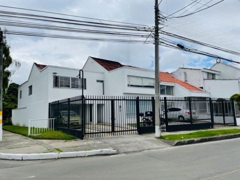 Oficina en venta Cundinamarca Bogotá Santa Bibiana 458 m2 Habitaciones 0 Baños 7 Garajes 6 Precio $1650000000