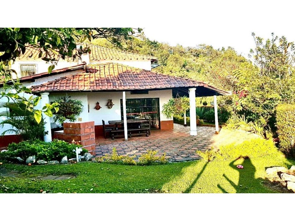 Casa en venta Antioquia Guarne Guarne 300 m2 Habitaciones 8 Baños 9 Garajes 8 Precio $1100000