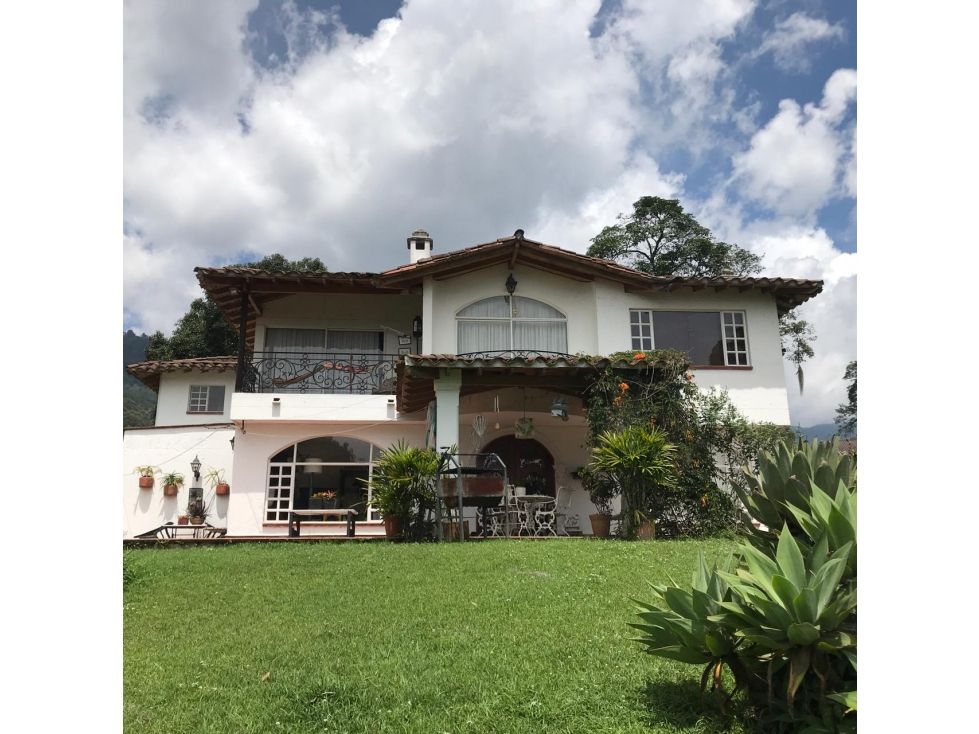 Casa en venta Antioquia Envigado Asd 380 m2 Habitaciones 5 Baños 4 Garajes 2 Precio $3200000000