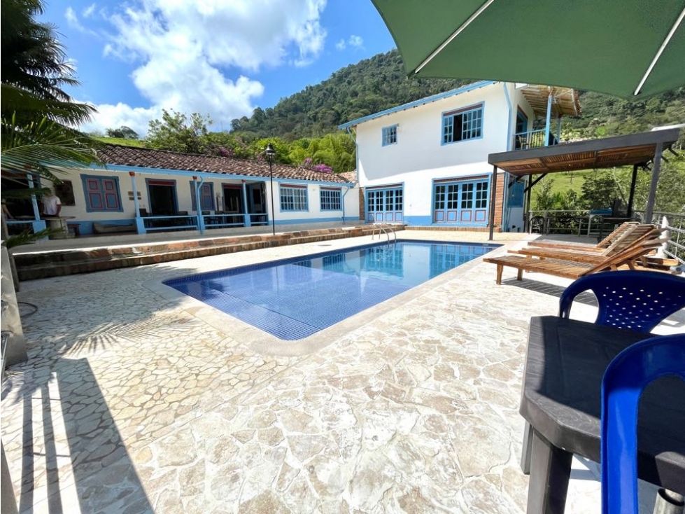 Finca en venta Antioquia Tarso Tarso 400 m2 Habitaciones 4 Baños 5 Garajes 4 Precio $1290000000