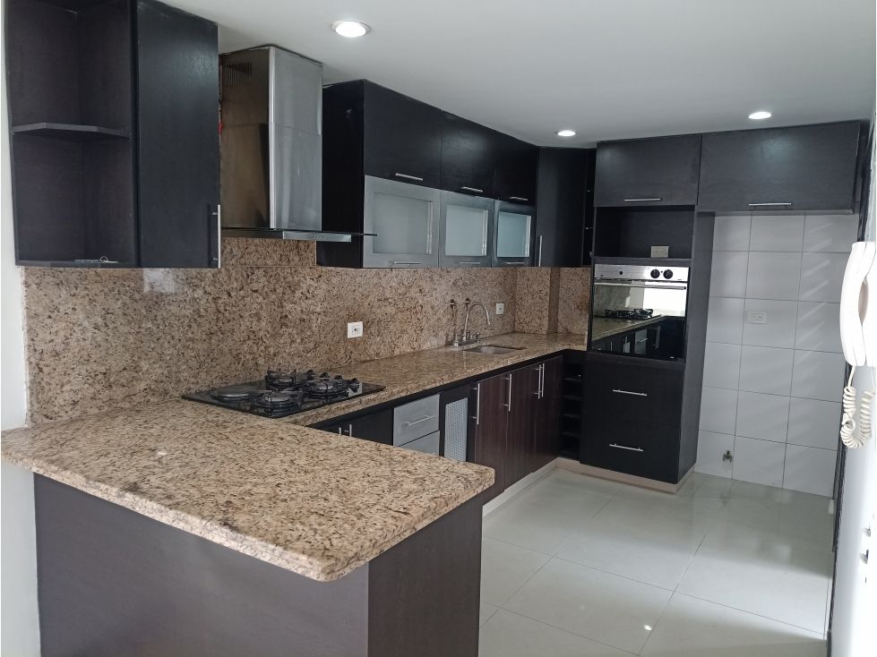 Apartamento en arriendo Antioquia Medellín Miravalle 170 m2 Habitaciones 4 Baños 4 Garajes 2 Precio $5800000