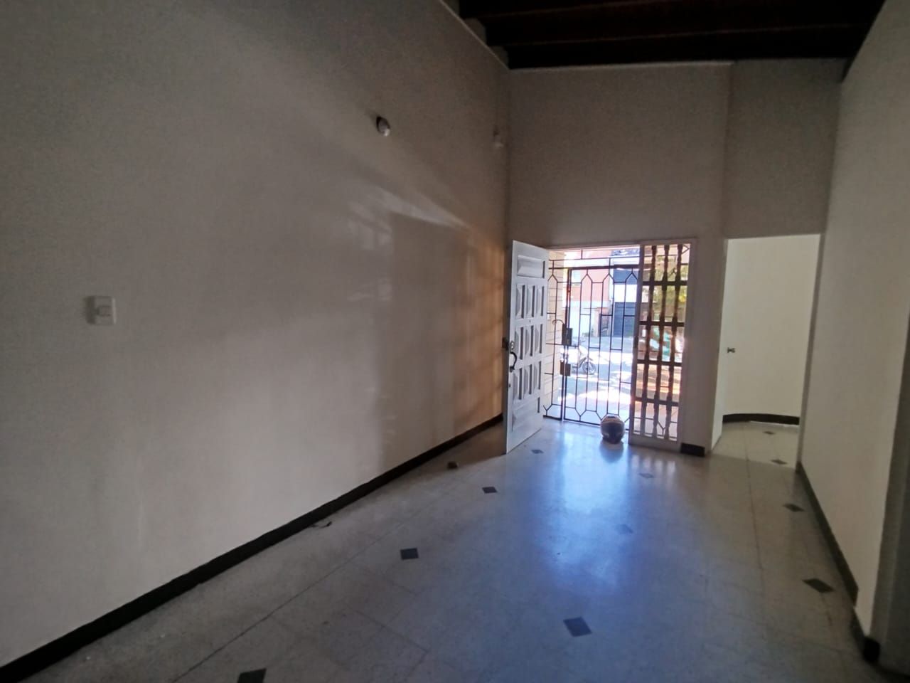 Casa en arriendo Antioquia Medellín Rosales 150 m2 Habitaciones 6 Baños 2 Garajes 1 Precio $10000000
