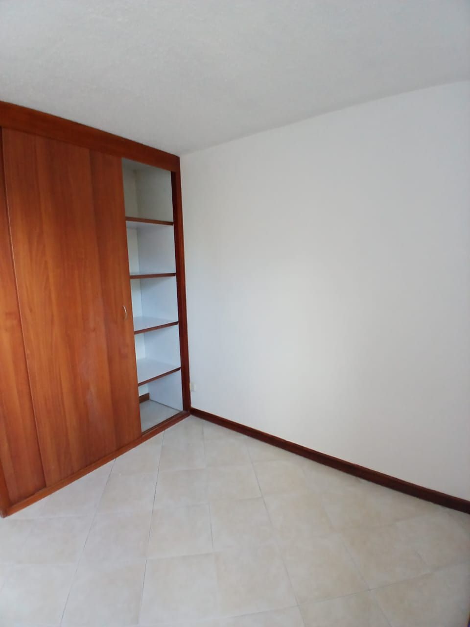 Apartamento en arriendo Antioquia Envigado Uribe Ángel 65 m2 Habitaciones 3 Baños 2 Garajes 1 Precio $2400000