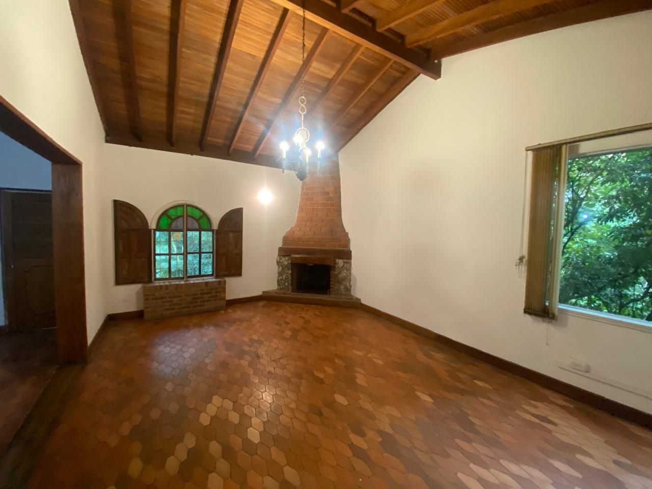 Oficina en arriendo Antioquia Medellín Las Lomas No1 330 m2 Habitaciones 0 Baños 3 Garajes 2 Precio $10600000