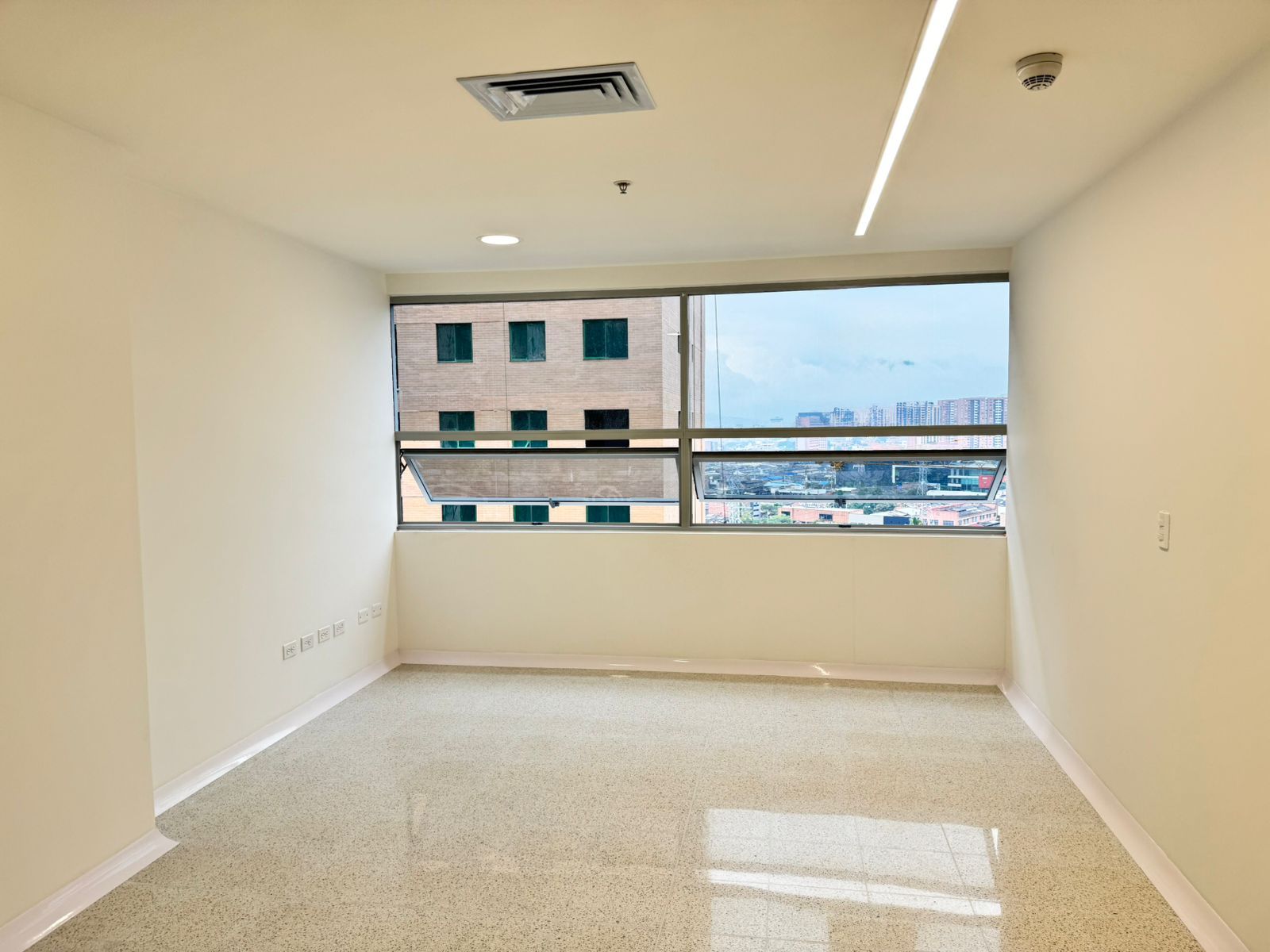 Consultorio en arriendo Antioquia Medellín Las Lomas No1 40 m2 Habitaciones 0 Baños 1 Garajes 1 Precio $5450000