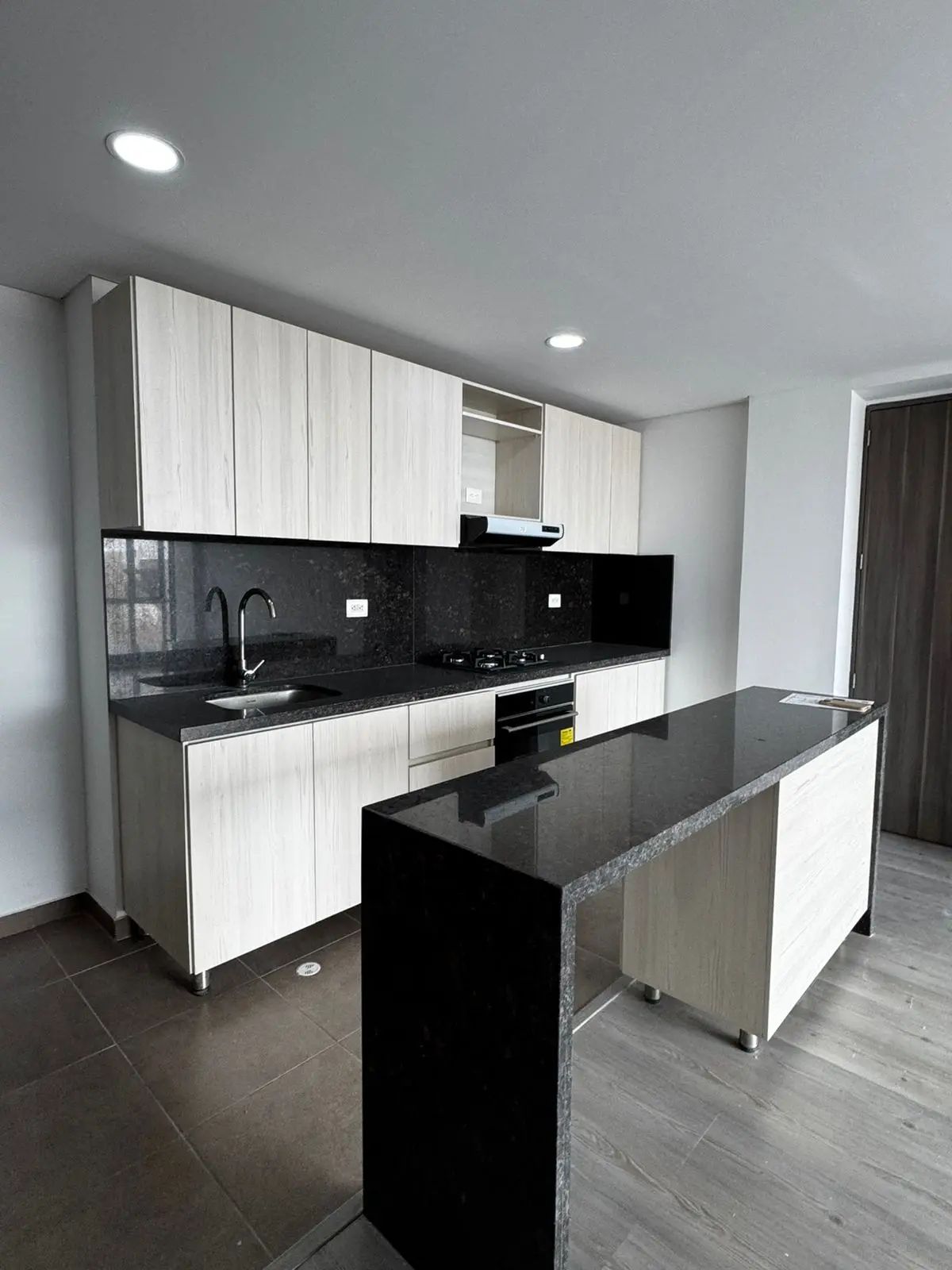 Apartamento en venta Cundinamarca Bogotá La Castellana 107 m2 Habitaciones 3 Baños 3 Garajes 2 Precio $497000000