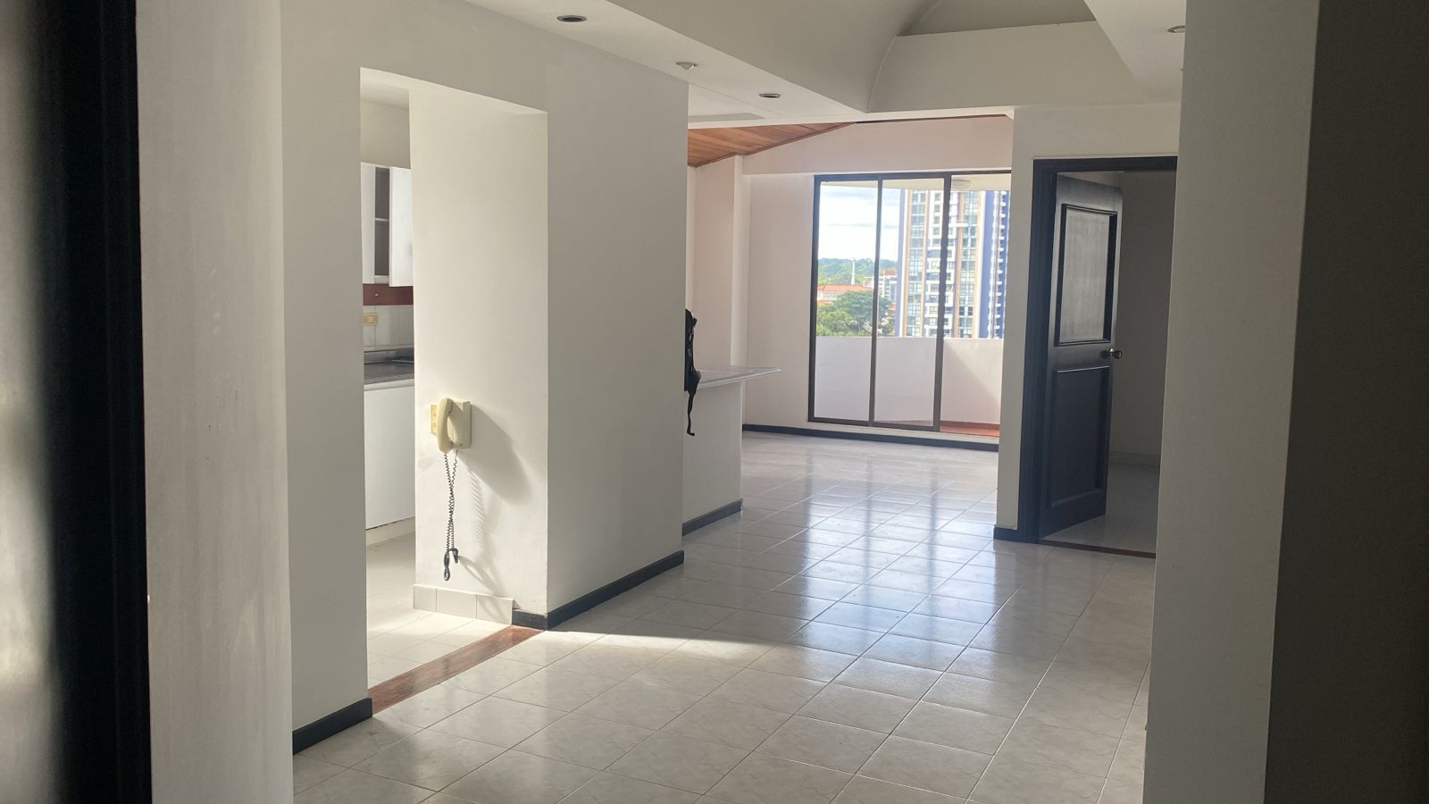 Edificio en arriendo Risaralda Pereira Jardin De Velez Y Velez 70 m2 Habitaciones 1 Baños 2 Garajes 1 Precio $2600000