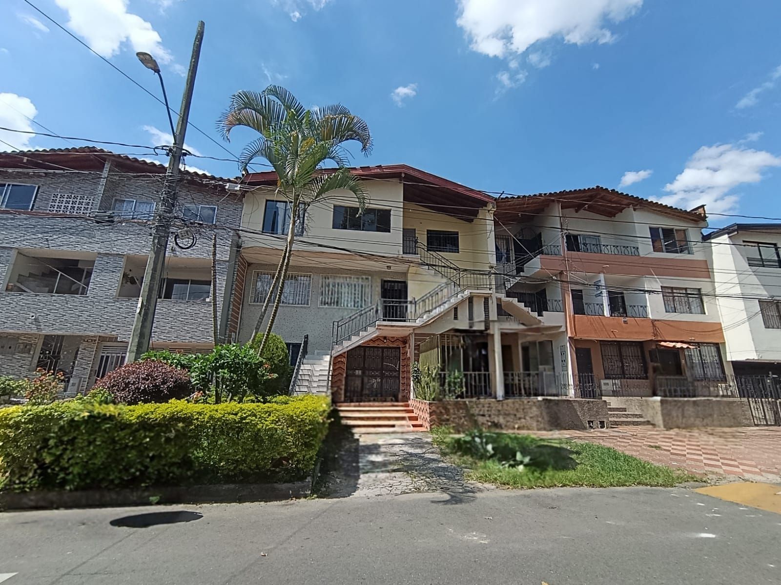 Casa en arriendo Antioquia Medellín La Castellana 140 m2 Habitaciones 3 Baños 2 Garajes 0 Precio $3500000