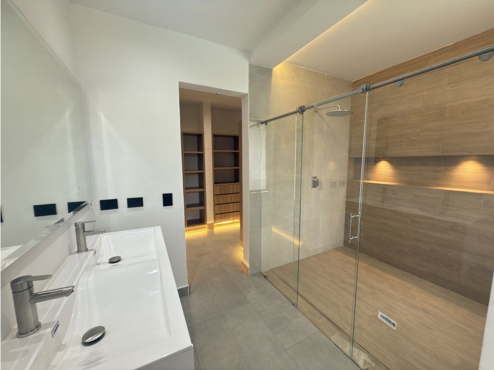 Casa en venta Valle Del Cauca Cali Urbanización Ciudad Jardín 334 m2 Habitaciones 3 Baños 4 Garajes 5 Precio $1430000000