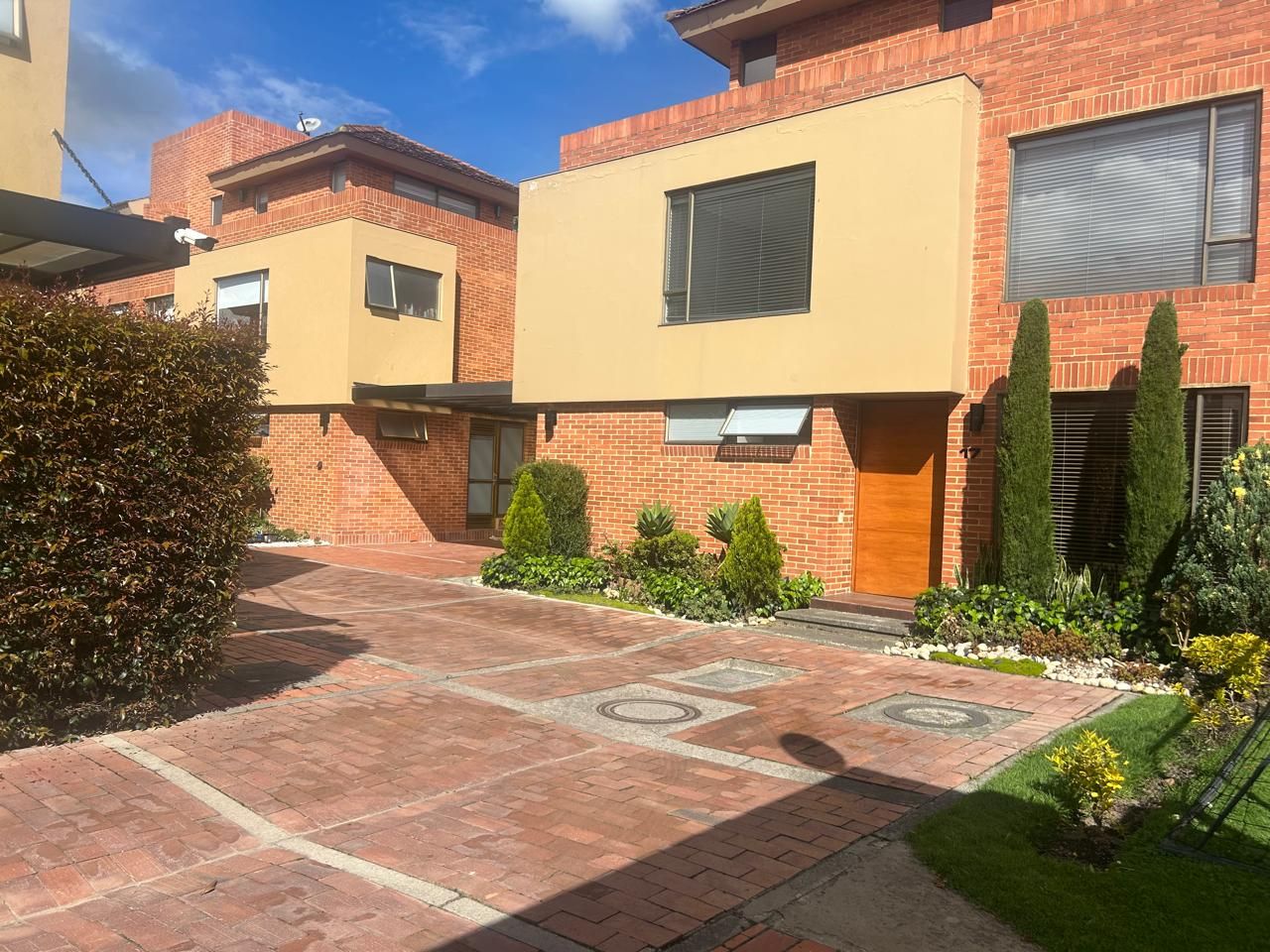 Casa en venta Cundinamarca Bogotá Conejera 166 m2 Habitaciones 3 Baños 3 Garajes 2 Precio $1150000000