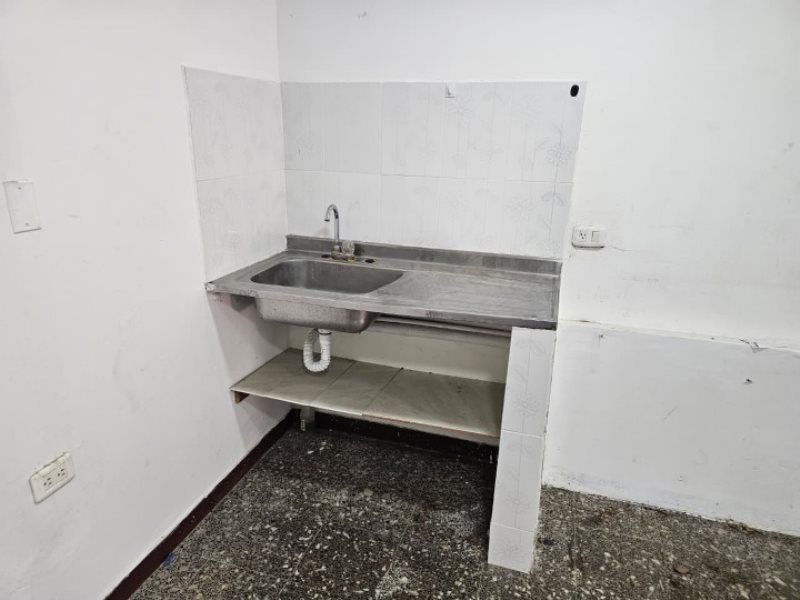 Local en arriendo Antioquia Medellín Prado 30 m2 Habitaciones 0 Baños 1 Garajes 0 Precio $850000