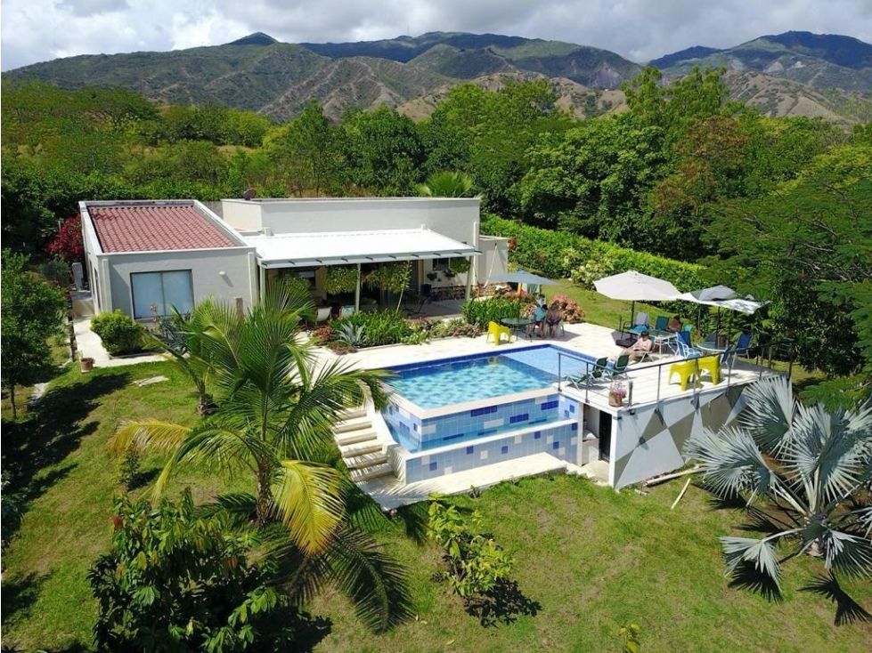 Casa Campestre en venta Antioquia Santafé De Antioquia Santafé De Antioquia 207 m2 Habitaciones 4 Baños 3 Garajes 10 Precio $1300000000