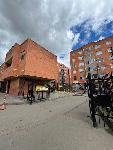 Apartamento en arriendo Cundinamarca Bogotá Compartir El Recreo Et I 40 m2 Habitaciones 3 Baños 1 Garajes 0 Precio $750000