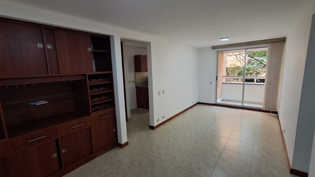 Apartamento en arriendo Antioquia Medellín Loma De Los Bernal 79 m2 Habitaciones 3 Baños 2 Garajes 1 Precio $3000000