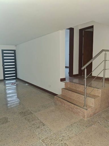 Casa en arriendo Antioquia Medellín Santa Teresita 250 m2 Habitaciones 5 Baños 3 Garajes 0 Precio $5000000