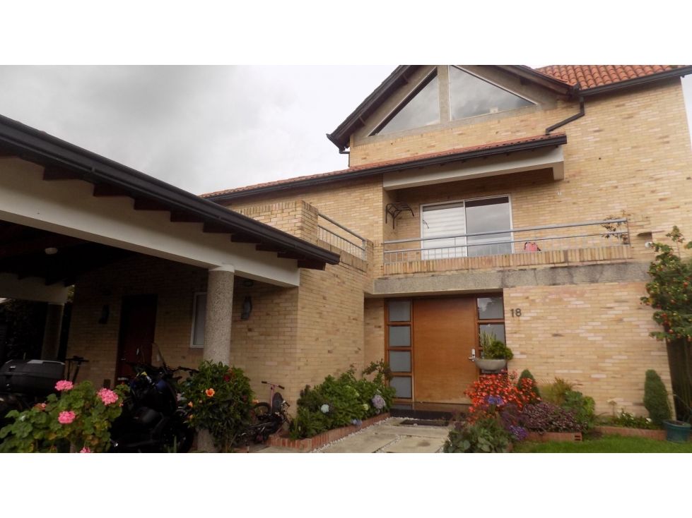 Casa en arriendo o venta Cundinamarca Bogotá Bogotá 1179 m2 Habitaciones 3 Baños 6 Garajes 0 Precio venta $1700000000 Precio arriendo $12800000