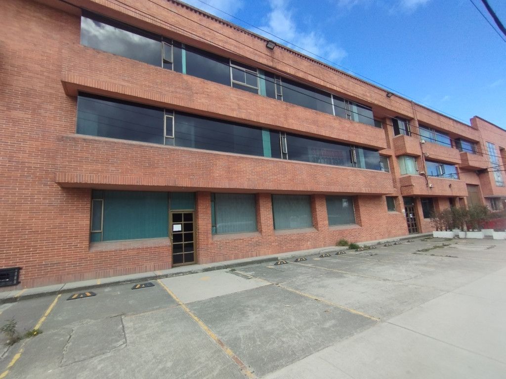 Bodega en arriendo Cundinamarca Bogotá Montevideo 3100 m2 Habitaciones 0 Baños 22 Garajes 10 Precio $50000000