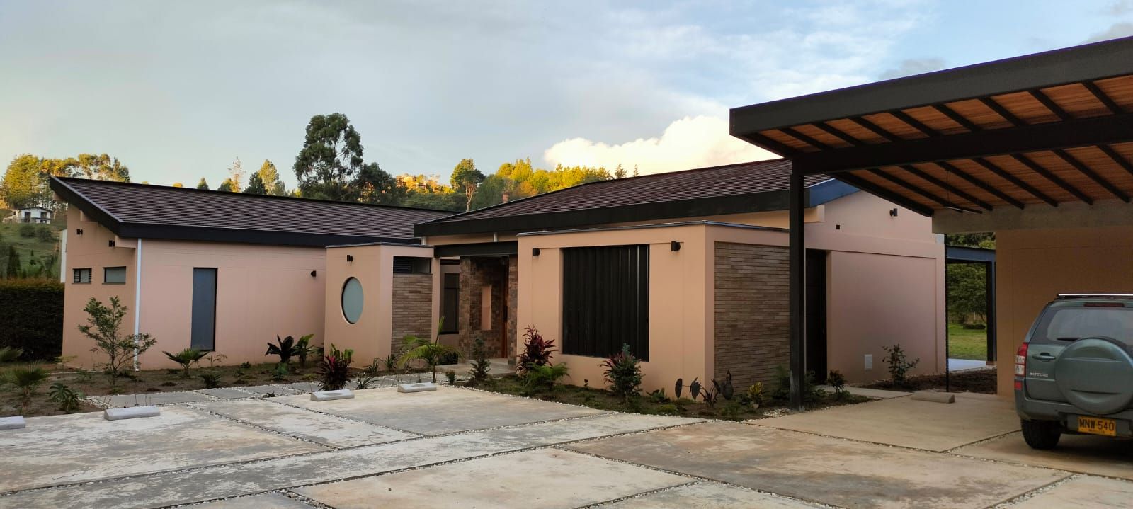 Finca en arriendo Antioquia Guarne Centro 350 m2 Habitaciones 3 Baños 4 Garajes 3 Precio $12000000