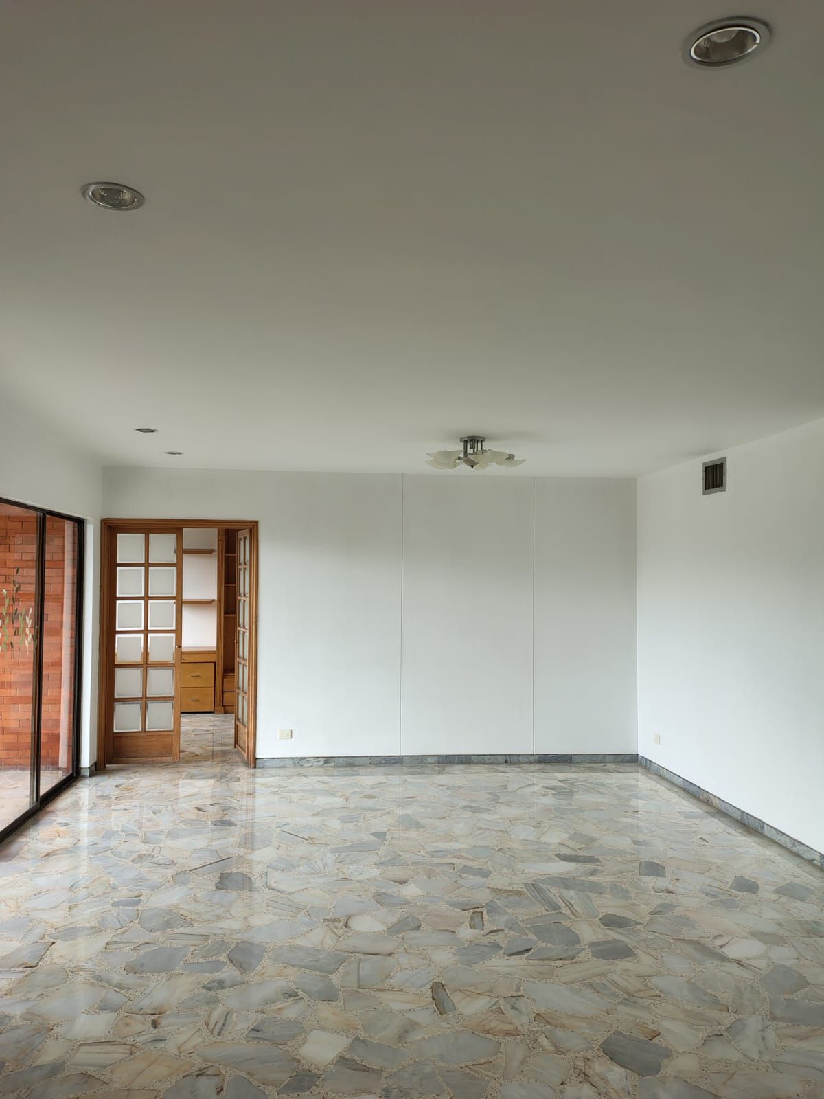 Apartamento en arriendo Valle Del Cauca Cali Santa Mónica 190 m2 Habitaciones 4 Baños 4 Garajes 1 Precio $4200000