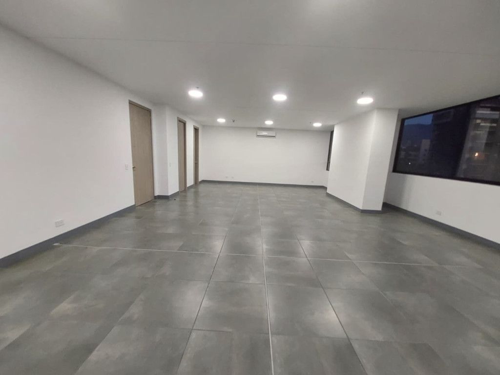 Oficina en arriendo Antioquia Envigado Bosques De Zúñiga 80 m2 Habitaciones 0 Baños 2 Garajes 2 Precio $6700000