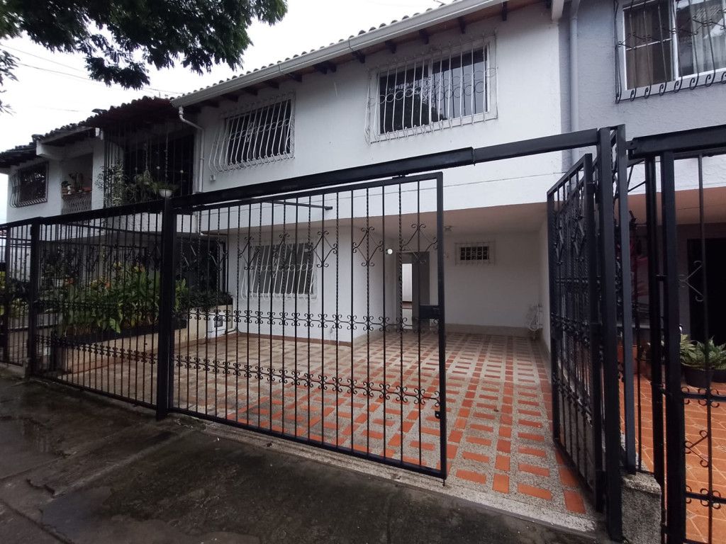 Casa en venta Valle Del Cauca Cali Ciudad Capri 180 m2 Habitaciones 4 Baños 2 Garajes 1 Precio $550000000