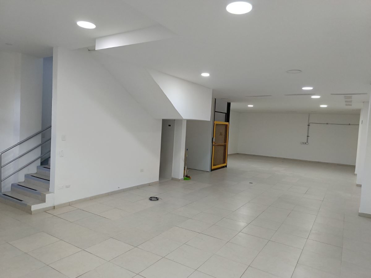Bodega en arriendo Cundinamarca Bogotá Prado Veraniego Norte 390 m2 Habitaciones 0 Baños 3 Garajes 0 Precio $15000000
