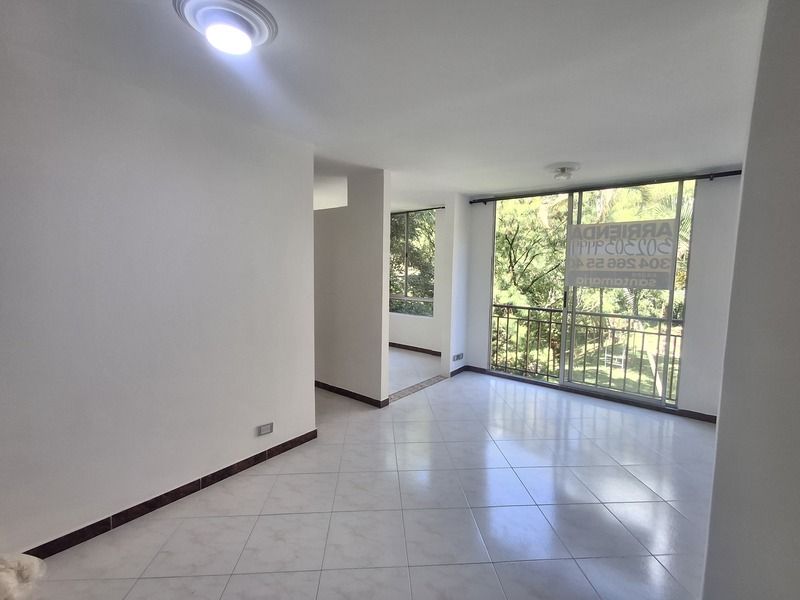 Apartamento en arriendo Antioquia Medellín Santa Rosa De Lima 57 m2 Habitaciones 2 Baños 2 Garajes 1 Precio $2400000
