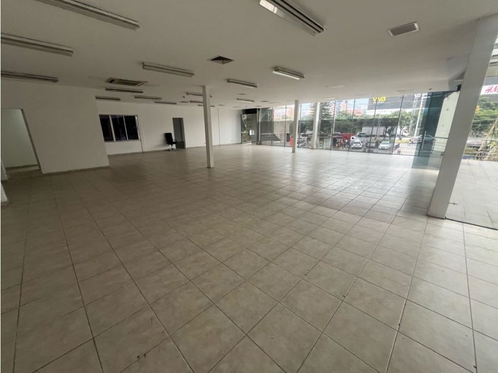 Local en arriendo Antioquia Itagüí La Esmeralda 395 m2 Habitaciones 0 Baños 6 Garajes 4 Precio $19750000